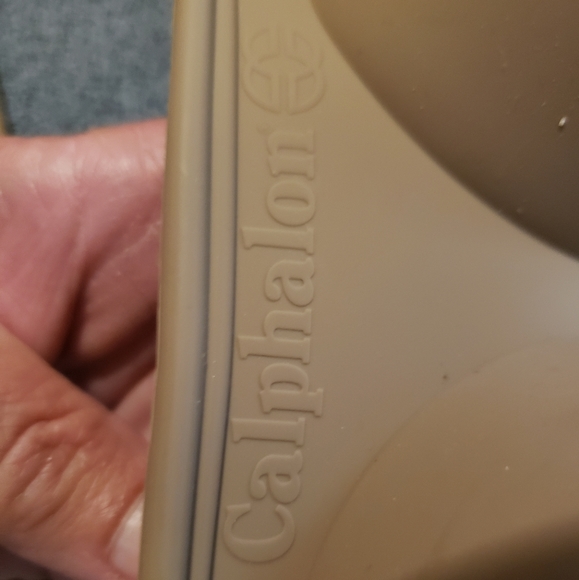 2 large Calphalon slicone baking pans and one small red one. Excellent condition - Picture 6 of 6